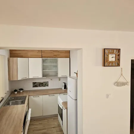 Jana Apartman *